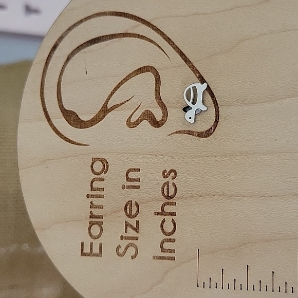 Turtle Stud Earrings, choice of color - Picture 2 of 3